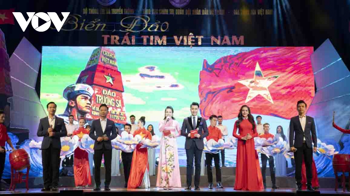 VOV music gala honours soldiers on sea and islands